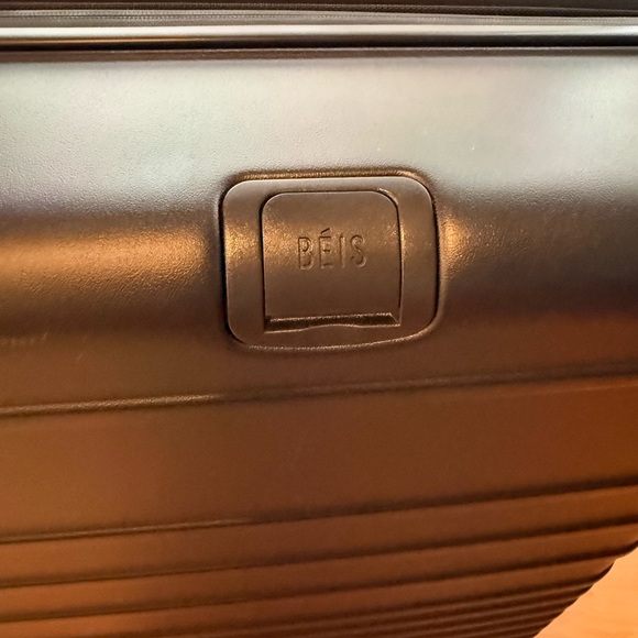 Beis - The 29" Large Check-In Roller - Picture 2 of 16